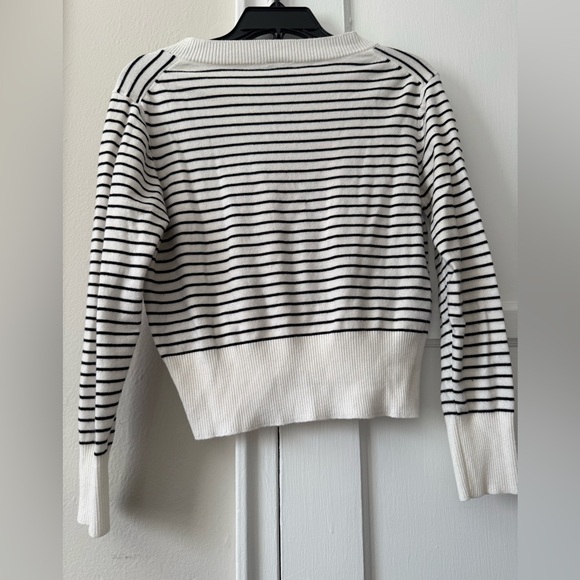 Black and White Striped V-neck Cropped Sweater Women’s Large - Picture 3 of 3